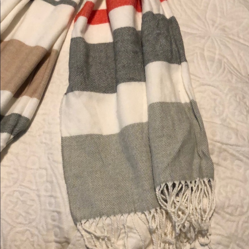 Gap Scarf